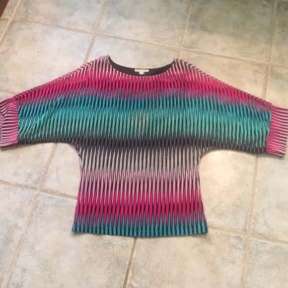 Multi-Color Wing Sleeve Top - Picture 2 of 6